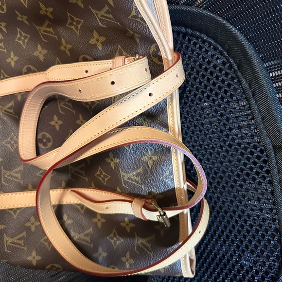 Louis Vuitton GM Bucket Bag（Large） - Picture 5 of 11